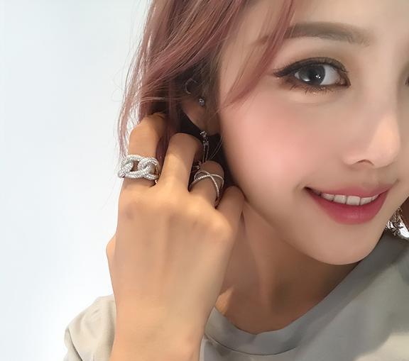 九游娛樂NineGame：爆笑笑話大全笑話：真熱呀我看我還是把戒指脫下來吧