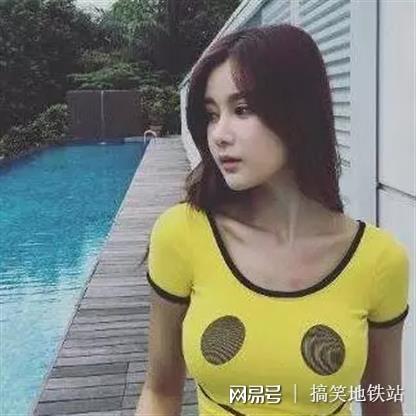 熊貓?bào)w育網(wǎng)站：幽默集錦：妹子在看什么這么認(rèn)真啊(圖2)