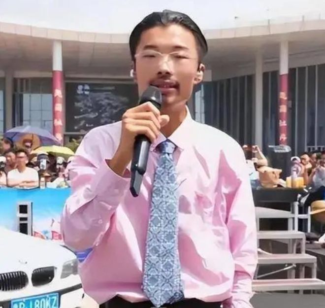 網紅郭有才泡沫散去之后以前飄得有多高如今摔得就有多慘(圖1)