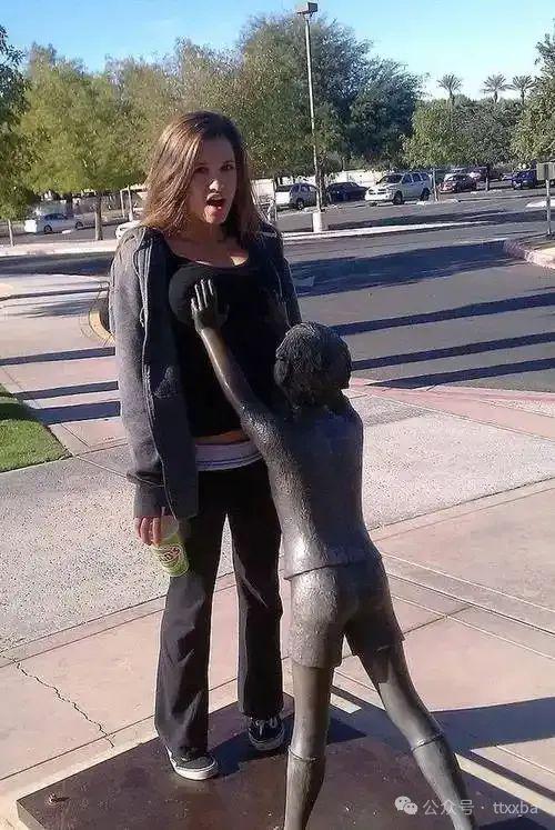 經典老王搞笑冷笑話某建筑公司要招聘一名有多年工作經驗的員工老王前去應聘說(圖1)