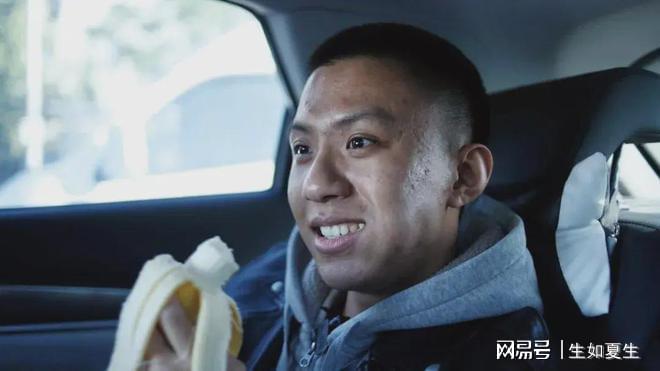 九游娛樂：沉寂許久的脫口秀殺出一匹黑馬學歷大專卻被星爺公開喊話