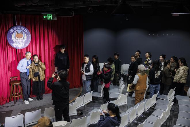 人生下半場脫口秀大爺“山山”而來(圖2)