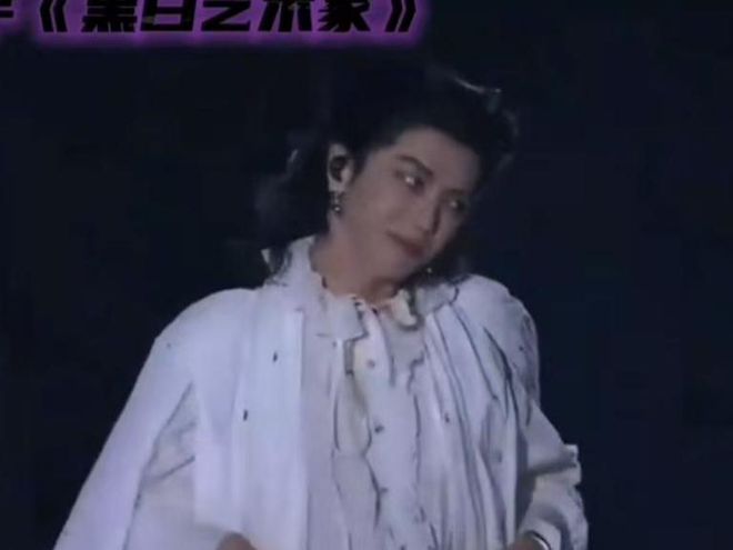 樂壇最大的笑話一首代表作都沒的歌手卻敢當(dāng)評委自稱樂壇的神