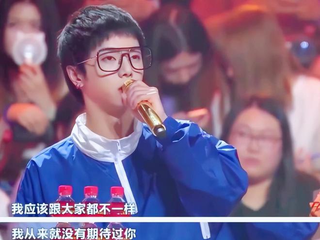 樂壇最大的笑話一首代表作都沒的歌手卻敢當評委自稱樂壇的神(圖5)