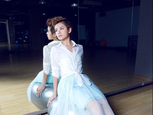 樂壇最大的笑話一首代表作都沒的歌手卻敢當評委自稱樂壇的神(圖17)