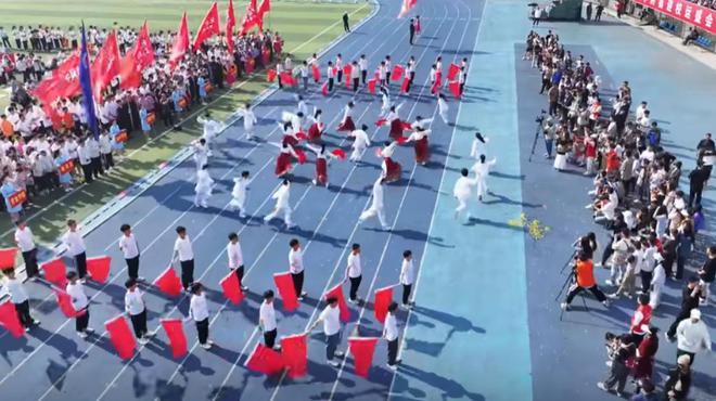 九游娛樂NineGame：笑噴了！河南理工運動會漏洞百出引熱議！網(wǎng)友：比春晚好看多了！