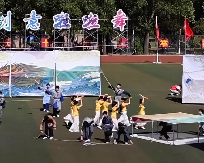 九游娛樂NineGame：笑噴了！河南理工運(yùn)動(dòng)會(huì)漏洞百出引熱議！網(wǎng)友：比春晚好看多了！(圖7)