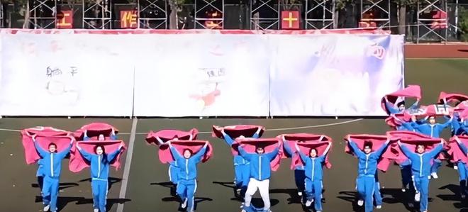 九游娛樂NineGame：笑噴了！河南理工運(yùn)動(dòng)會(huì)漏洞百出引熱議！網(wǎng)友：比春晚好看多了！(圖8)