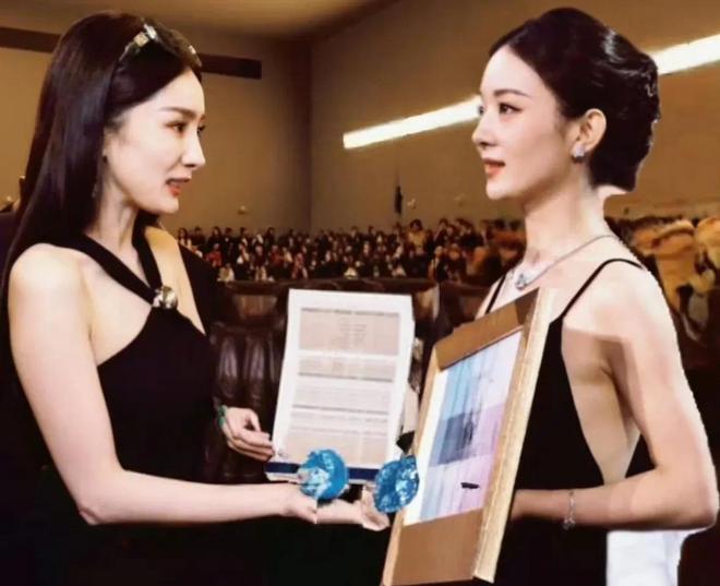 九游娛樂：楊冪太狠了！脫口秀玩梗連自己都不放過、還cue熱巴、內涵趙麗穎(圖8)