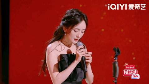 九游娛樂：楊冪太狠了！脫口秀玩梗連自己都不放過、還cue熱巴、內涵趙麗穎(圖6)