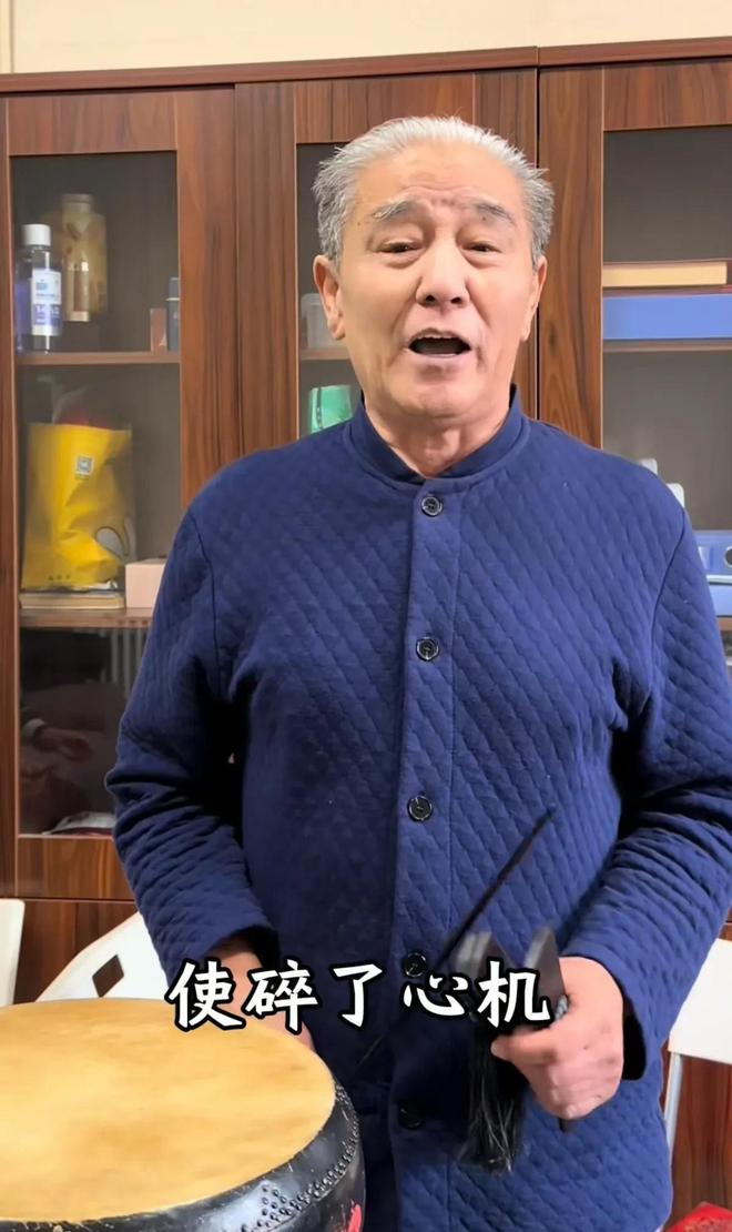 馬志明德云社里唱京韻大鼓寶刀不老王惠師父韓寶利三弦伴奏(圖2)