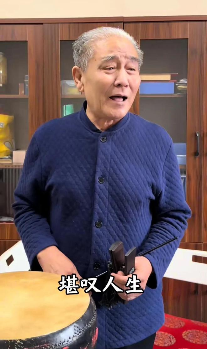 馬志明德云社里唱京韻大鼓寶刀不老王惠師父韓寶利三弦伴奏(圖5)