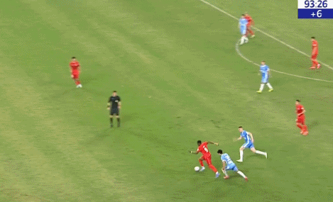 中超再鬧1業(yè)余笑話：主裁判出錯紅牌多名球員當(dāng)場看懵！