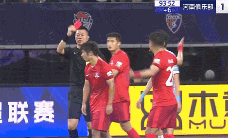 中超再鬧1業余笑話：主裁判出錯紅牌多名球員當場看懵！(圖2)