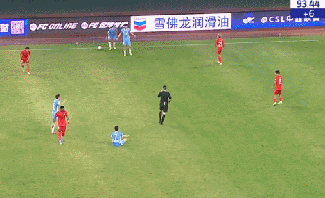 中超再鬧1業余笑話：主裁判出錯紅牌多名球員當場看懵！(圖3)