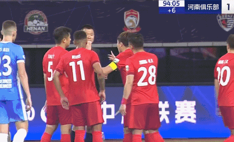 中超再鬧1業余笑話：主裁判出錯紅牌多名球員當場看懵！(圖4)