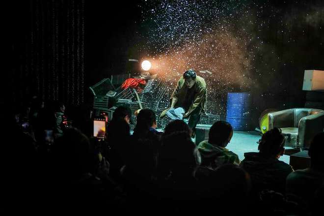 九游娛樂：懸疑脫口秀《克萊因歷史》：當(dāng)射出去的子彈多年后正中眉心(圖2)