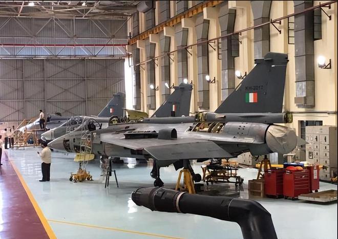 終于承認了！印軍上將對自家軍工“開炮”：40年造不出40架戰機！(圖4)