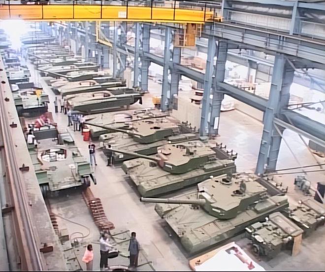 終于承認了！印軍上將對自家軍工“開炮”：40年造不出40架戰機！(圖6)