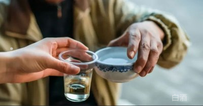 老大爺和別人喝白酒線(xiàn)字節(jié)）(圖3)