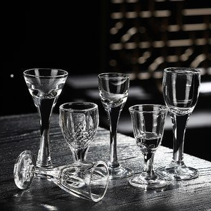 九游娛樂NineGame：退休老同學(xué)聚會不喝白酒愉快搞笑酒詞！(圖4)