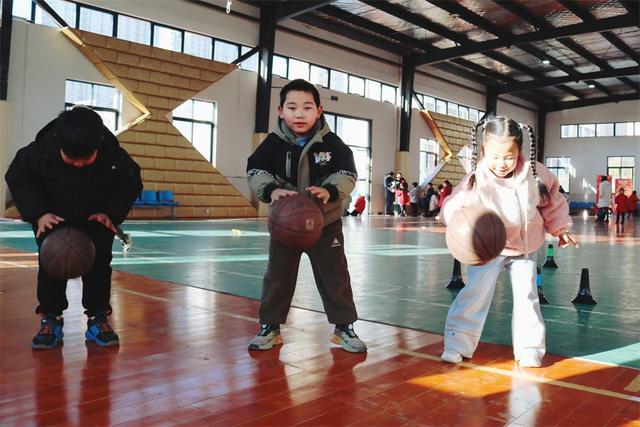 九游娛樂：合肥市倫先小學舉辦一二年級無紙筆闖關活動(圖5)