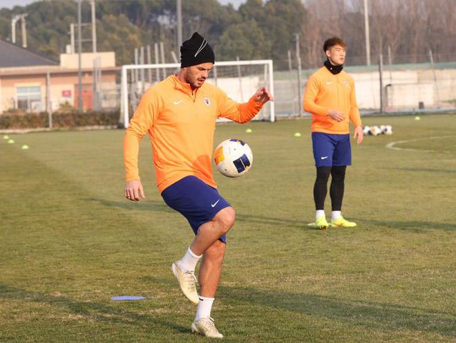 群雄逐鹿海口泰山冬練三九！內援0人東體：崔康熙不太愿打熱身(圖2)