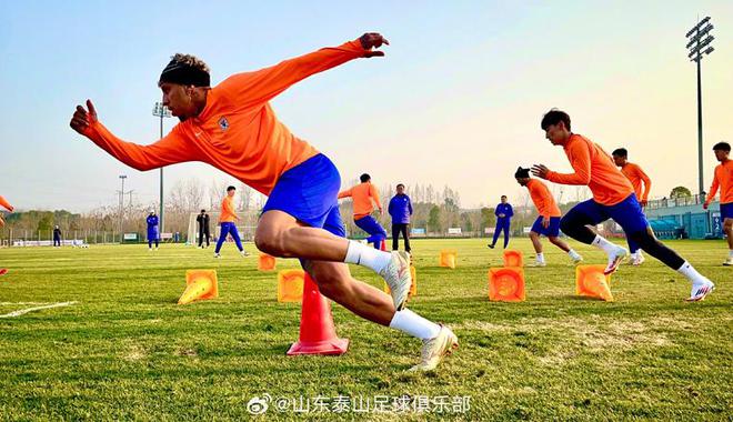 群雄逐鹿海口泰山冬練三九！內援0人東體：崔康熙不太愿打熱身(圖6)