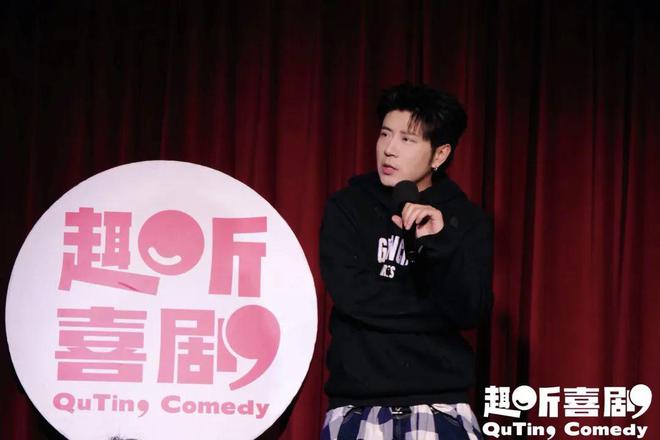 為了搶觀眾老板“脫”了！