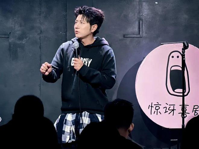 為了搶觀眾老板“脫”了！(圖2)