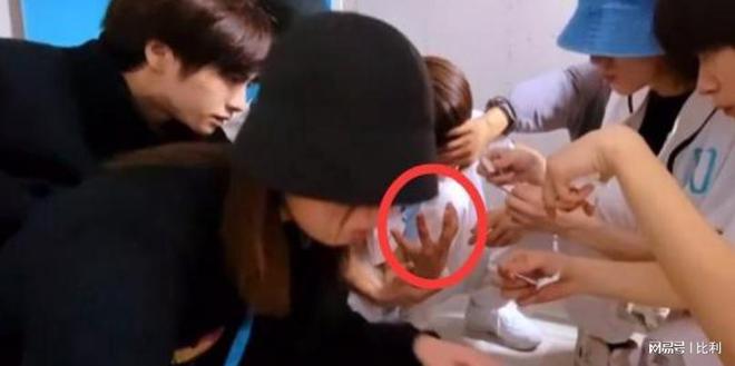 九游娛樂NineGame：臉上縫89針2個(gè)月骨裂6次惠英紅的敬業(yè)打了多少流量明星的臉(圖7)