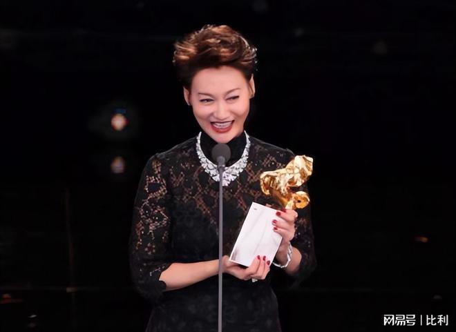 九游娛樂NineGame：臉上縫89針2個(gè)月骨裂6次惠英紅的敬業(yè)打了多少流量明星的臉(圖15)