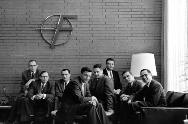 一年虧千億裁員22萬人壟斷40年巨頭進入生死年