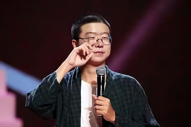 九游娛樂NineGame：穿黑絲賣弄風騷、用段子調侃人民子弟兵脫口秀是如何自食惡果的(圖24)