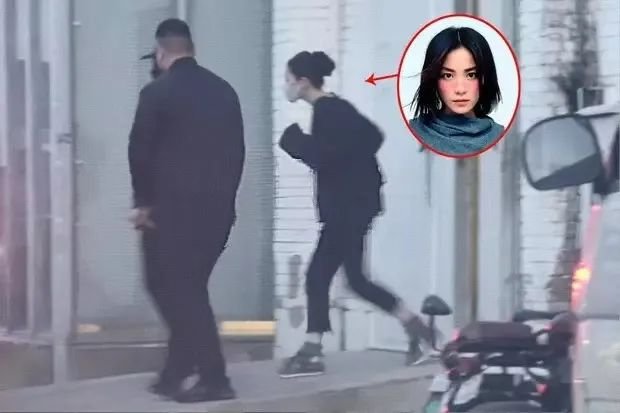 九游娛樂NineGame：被愛情滋養的王菲越活越年輕了扎丸子頭瘦瘦高高像小女生55歲好似不會老(圖3)