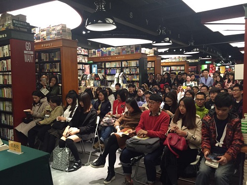 九游娛樂：幽默段子手銀教授出版“一句話故事”網紅段子手不怕不搞笑(圖2)