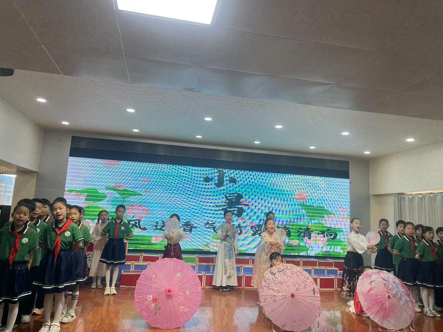 節氣吟風雅經典頌華章——西南街小學成功舉辦第三屆讀書節誦讀展示活動(圖3)