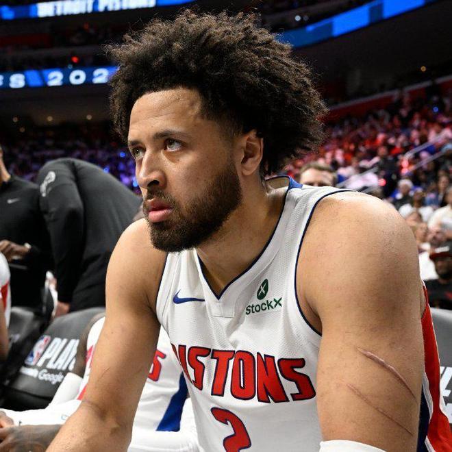 九游娛樂NineGame：布倫森三分準絕殺！尼克斯4-2淘汰大黑馬康寧漢姆致命失誤(圖3)