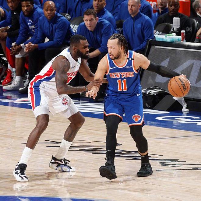 九游娛樂NineGame：布倫森三分準絕殺！尼克斯4-2淘汰大黑馬康寧漢姆致命失誤(圖4)